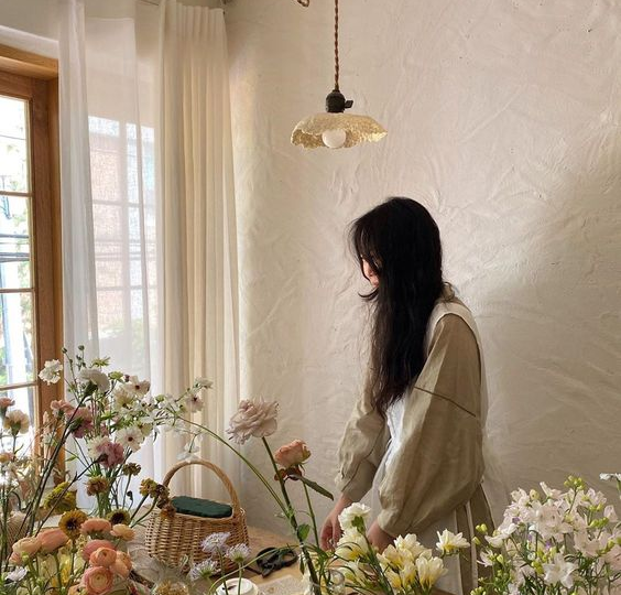 How to Decorate Your Room with Beautiful Flowers