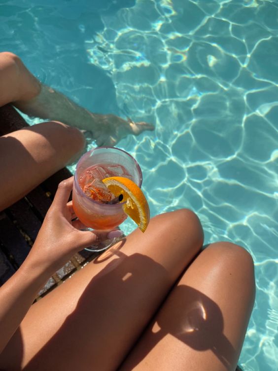 Poolside Glamour Guide: Accessories to Make a Splash with Style